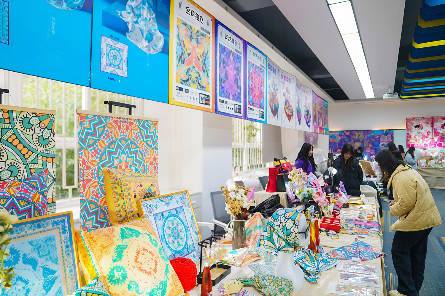 2023建筑与设计学院《贵州印象》毕业设计丝巾作品